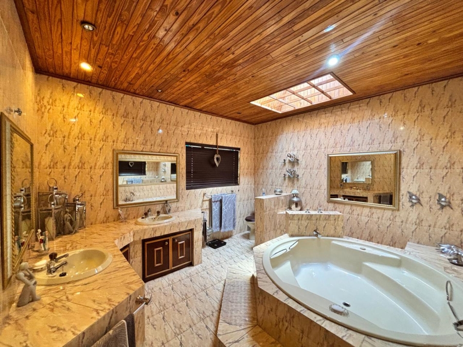 4 Bedroom Property for Sale in Flamwood North West